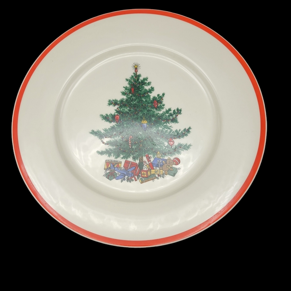 Holly & Spruce by Taylor Smith & Taylor Christmas Tree Plate